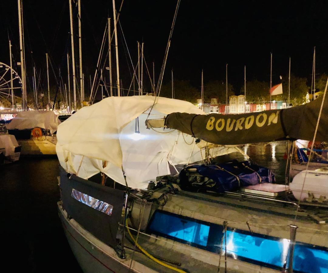 Hotel Nuit insolite sur un voilier au cœur de La Rochelle à La Rochelle  Extérieur photo